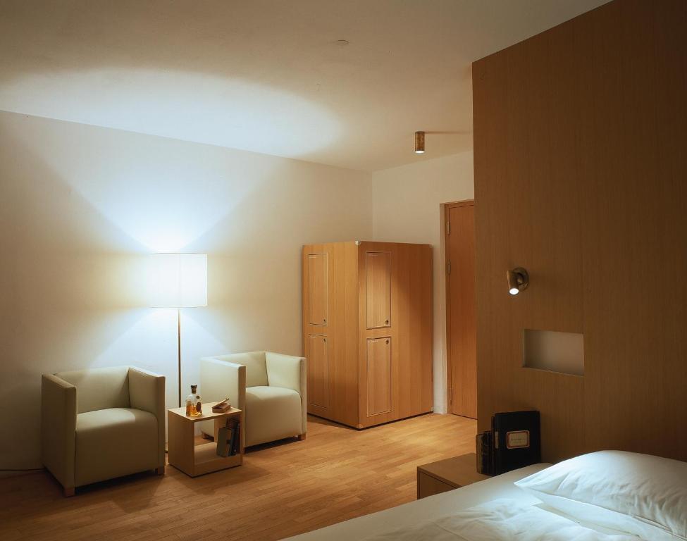 Hotel Gasthof Gruener Baum Глоренца Екстериор снимка