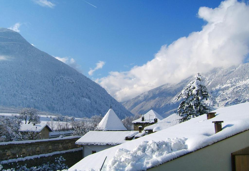 Hotel Gasthof Gruener Baum Глоренца Екстериор снимка
